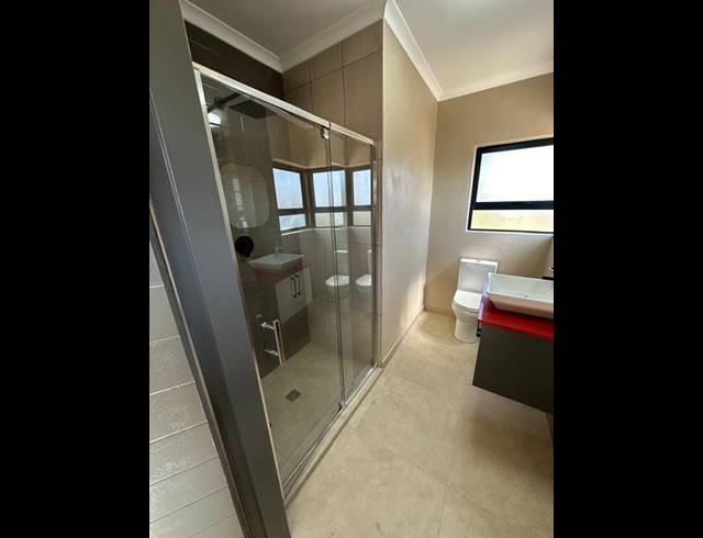 1 BEDROOM PROPERTY TO RENT IN GLEN AUSTIN AH